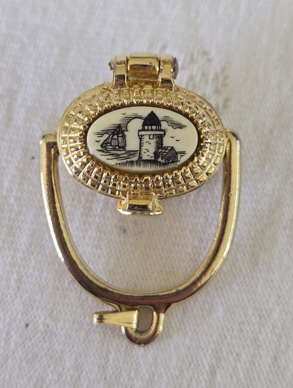 Vintage Gold-Tone Lighthouse Oval Nantucket Basket Locket Pendant